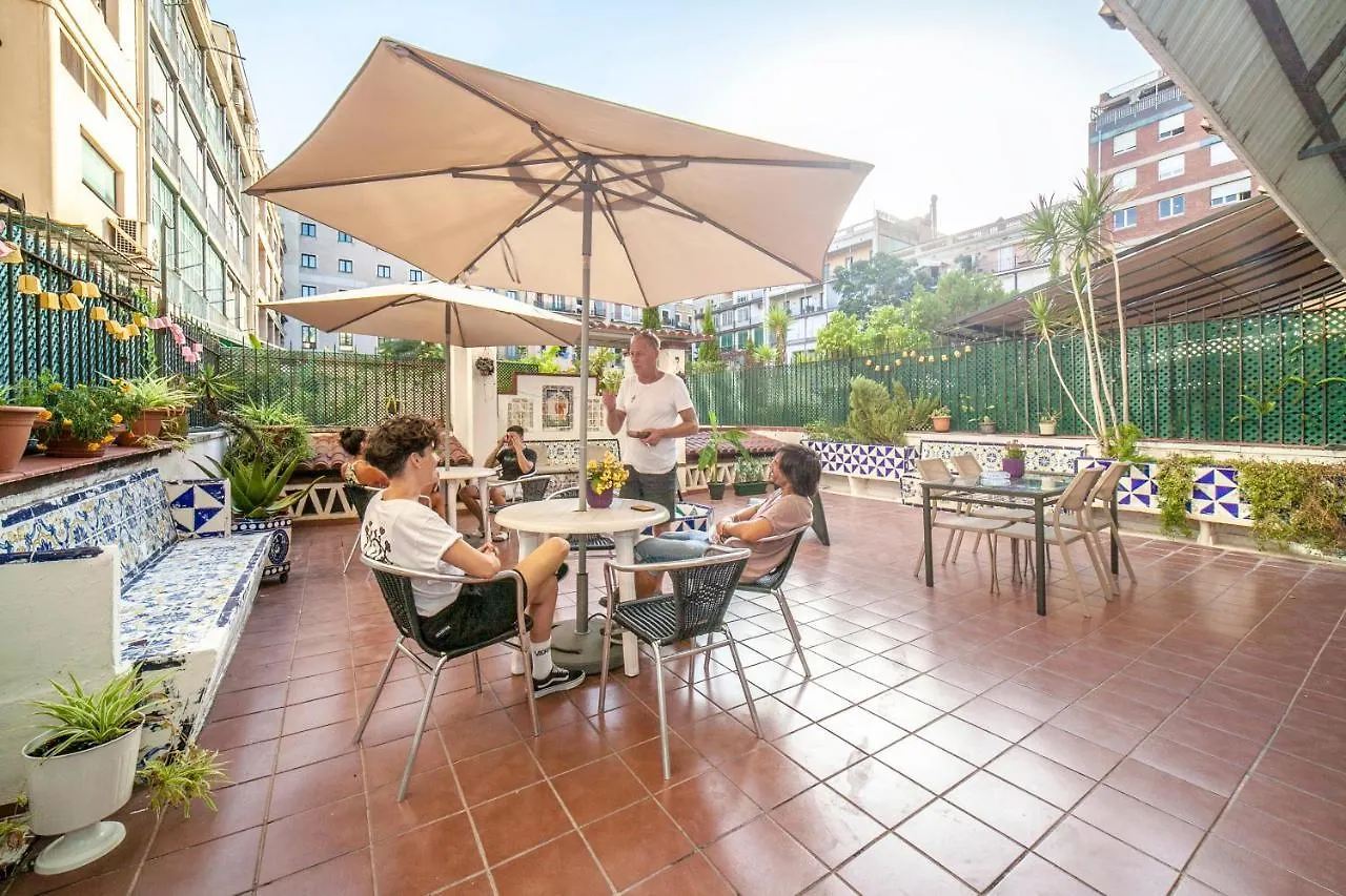 Fabrizzios Terrace Hostel Barcelona