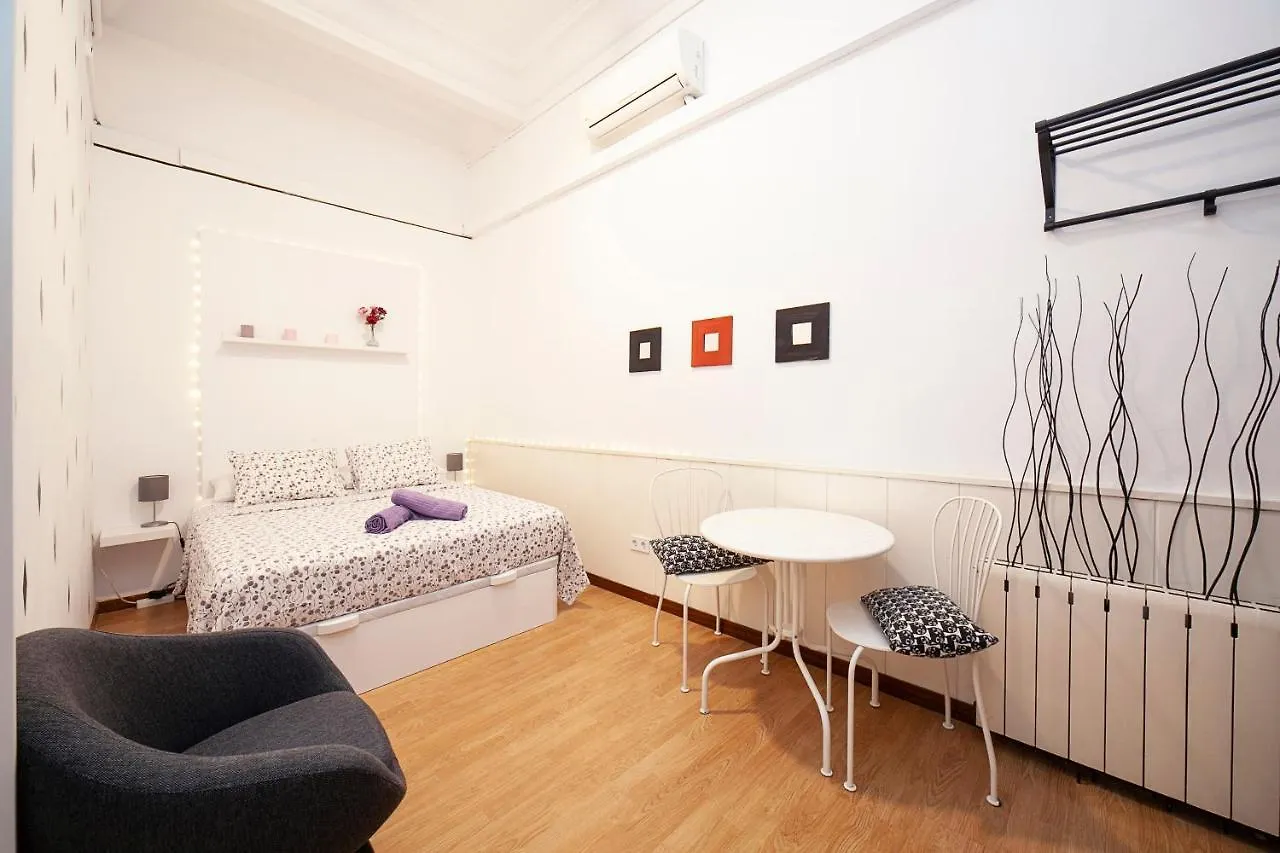 Fabrizzios Terrace Hostel Barcelona