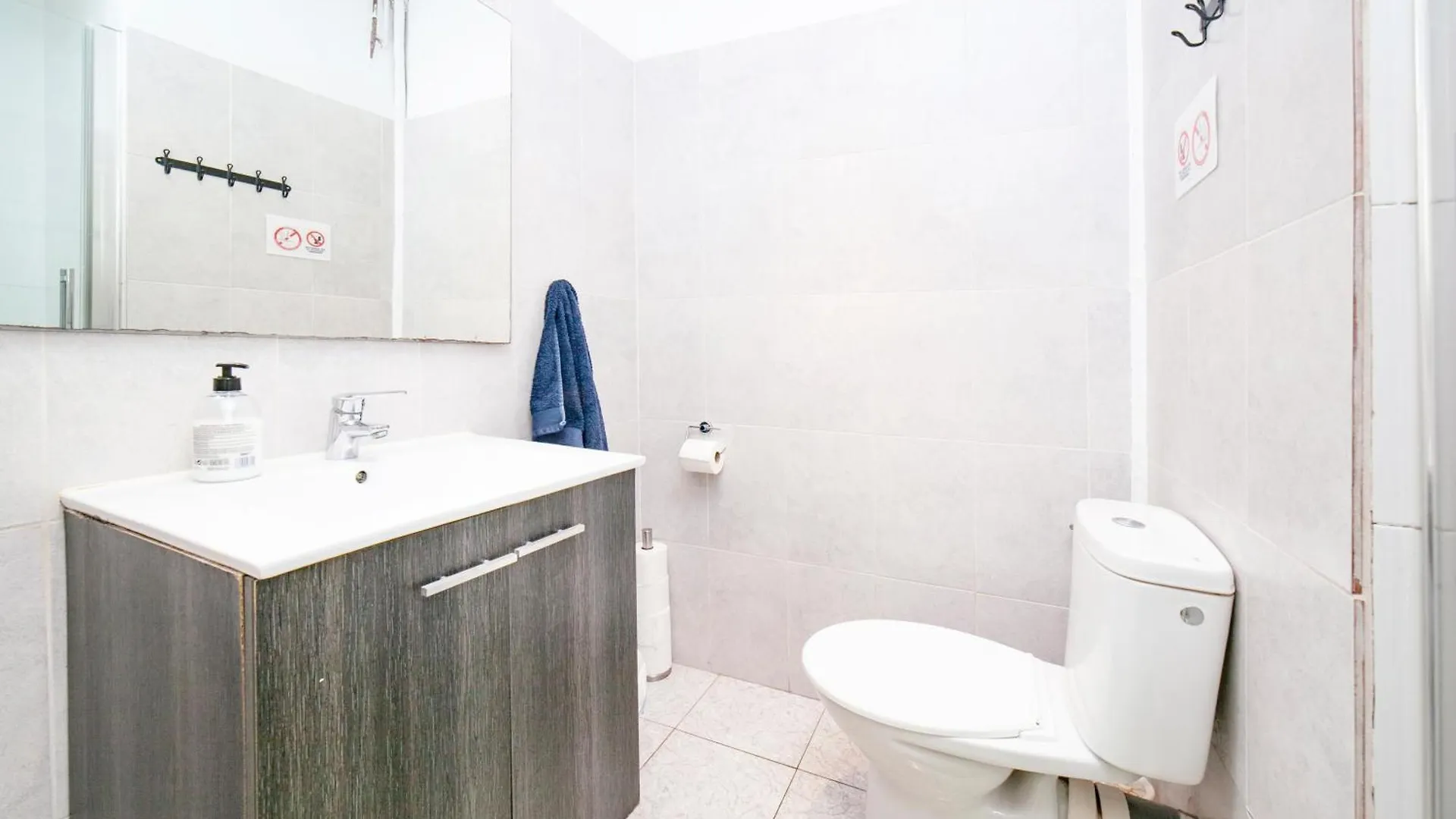 ברצלונה Fabrizzios Terrace Hostel