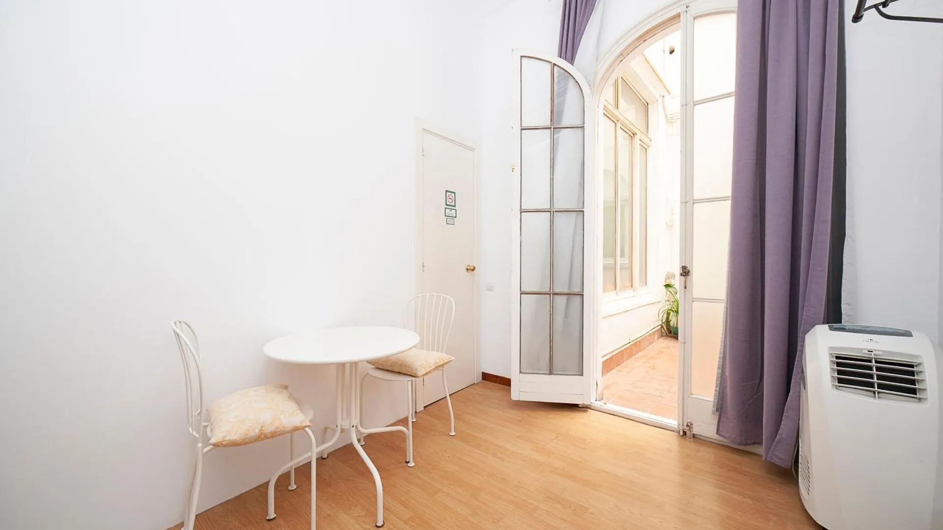 ברצלונה Fabrizzios Terrace Hostel 0*,