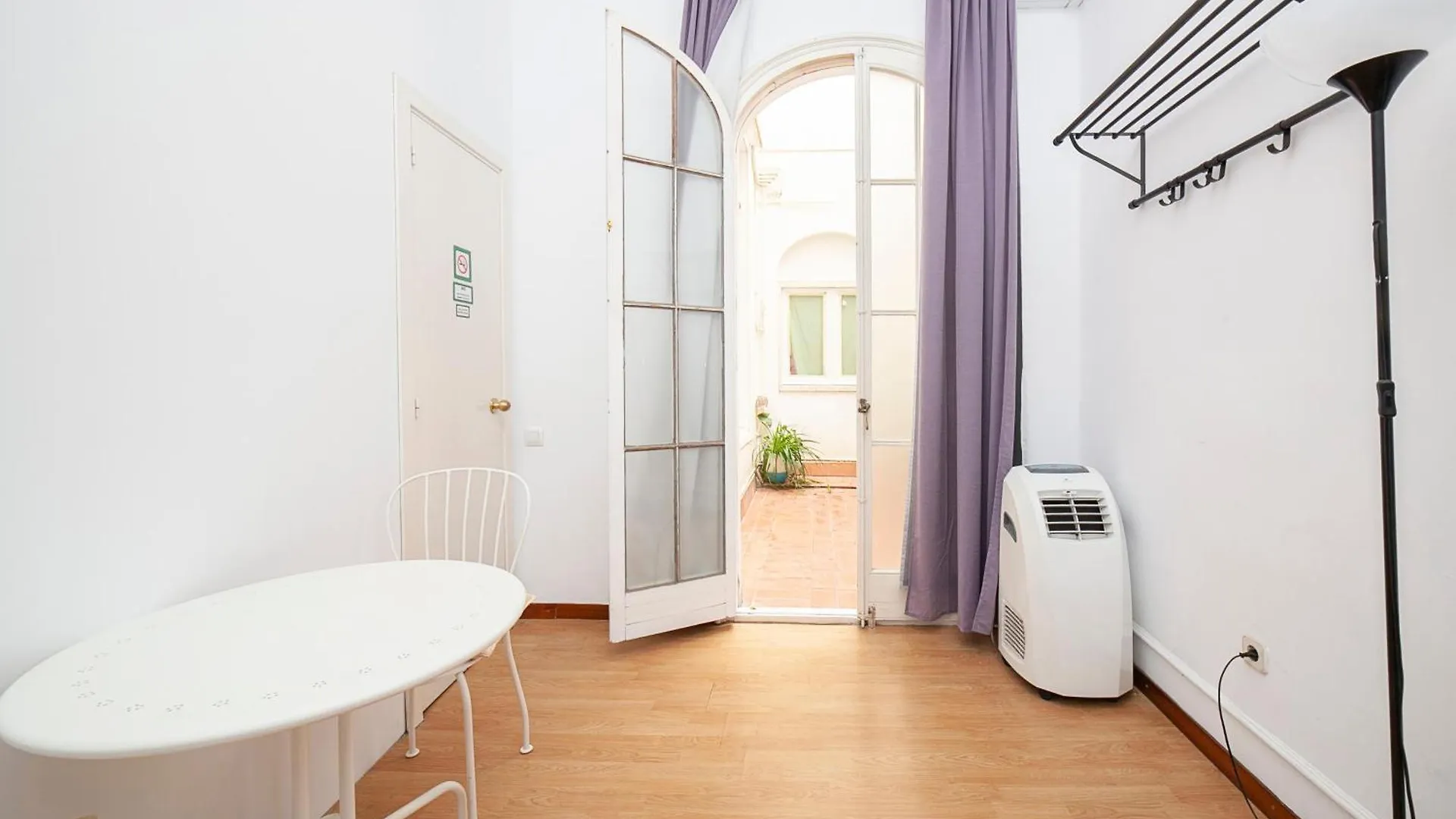 ברצלונה Fabrizzios Terrace Hostel 0*,  ספרד
