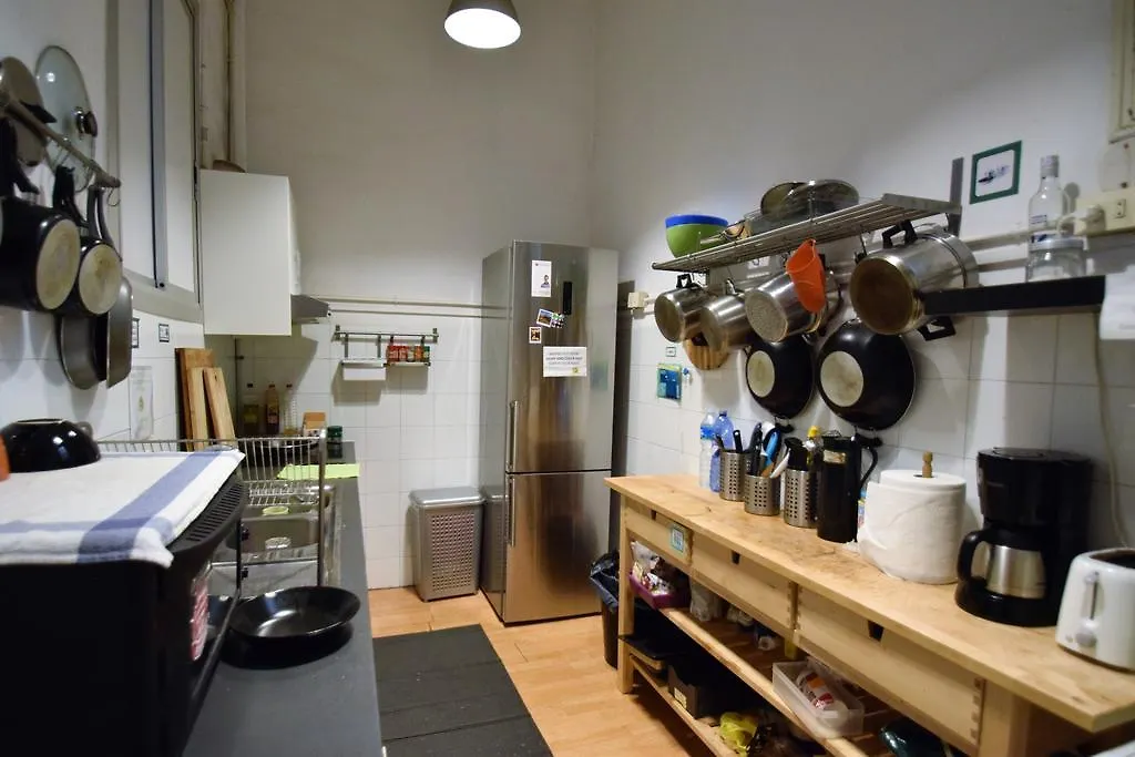 ברצלונה Fabrizzios Terrace Hostel 0*,